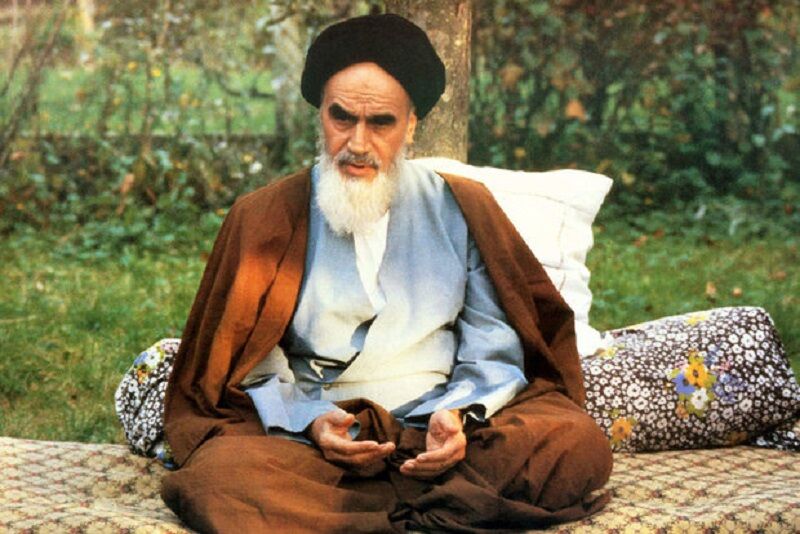 The Relationships Between the Ethics and Politics from Imam Khomeini’s Perspective