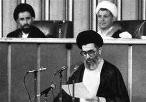 Choosing Ayatollah Khamenei as the Supreme Leader 