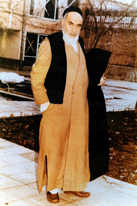 Fighting against the Illegitimate Rulers in the Political Views and Conduct of Imam Khomeini